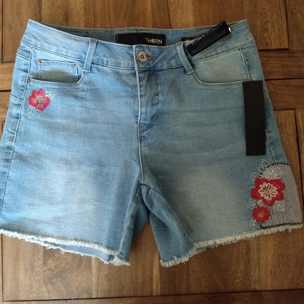Thorn floral jean shorts